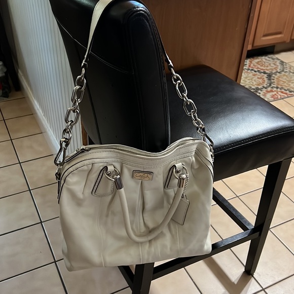 Gorgeous!! Off white summer winter all leather coach tote great size 13x 14” - Picture 4 of 13